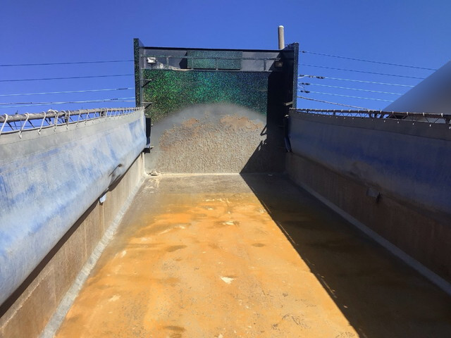 UDトラックスクオンダンプ大型（10t）[写真05]