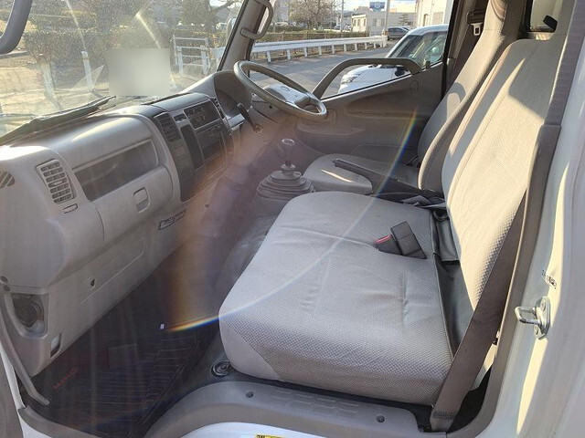 日野デュトロアルミバン小型（2t・3t）[写真16]