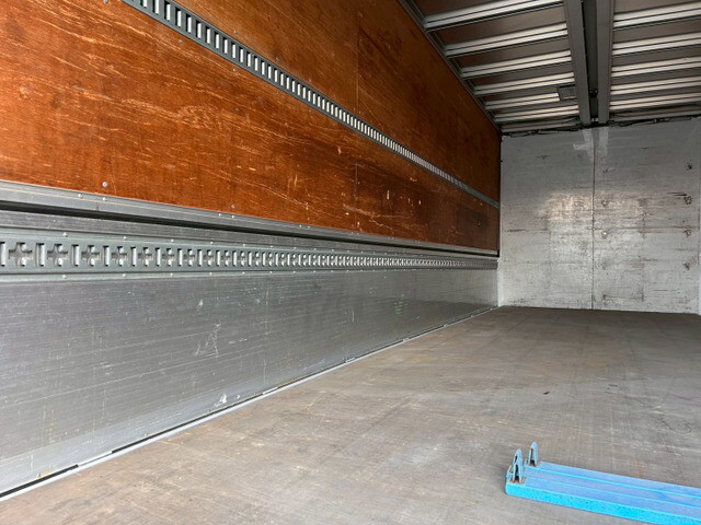 日野レンジャーアルミウイング中型（4t）[写真13]