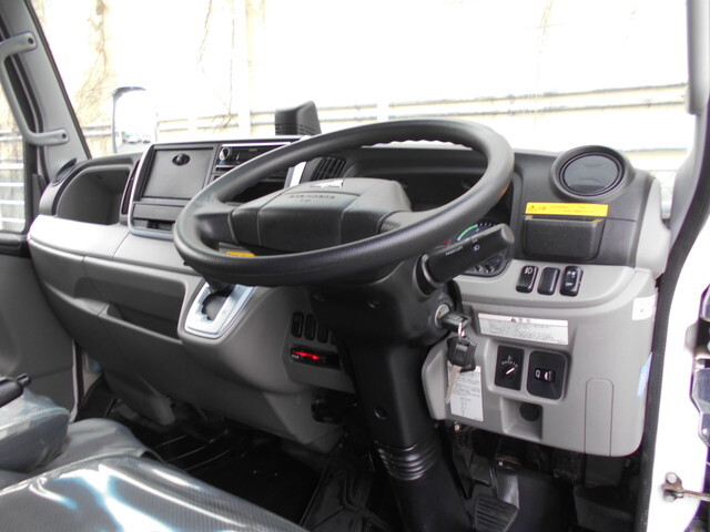 三菱ふそうキャンターダブルキャブ（Wキャブ）小型（2t・3t）[写真24]