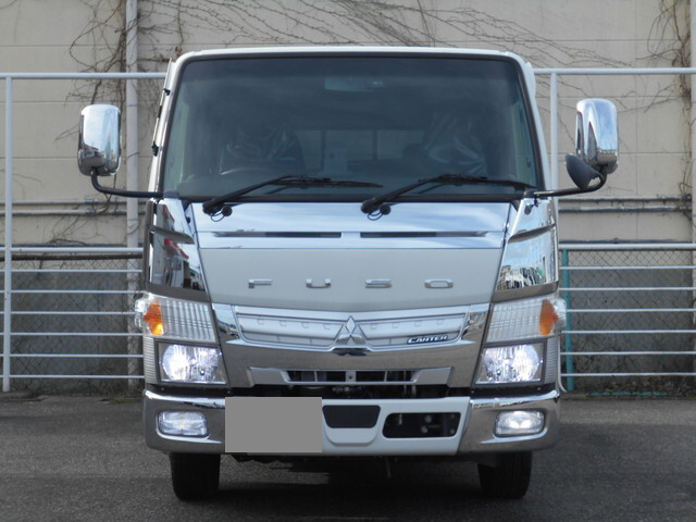三菱ふそうキャンターダブルキャブ（Wキャブ）小型（2t・3t）[写真05]