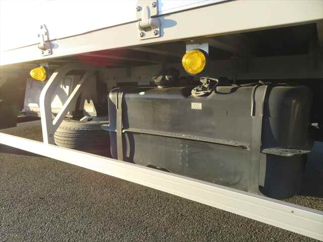 三菱ふそうファイターアルミウイング中型（4t）[写真20]