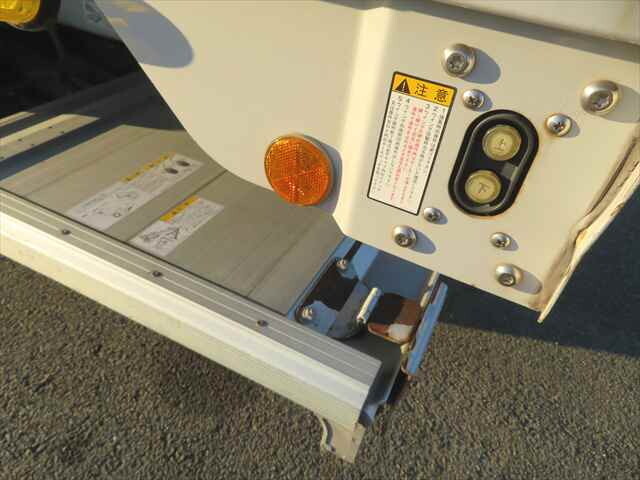 三菱ふそうファイターアルミウイング中型（4t）[写真24]