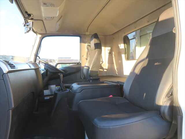 三菱ふそうファイターアルミウイング中型（4t）[写真30]