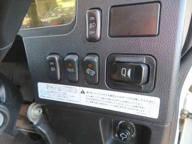 三菱ふそうファイターアルミウイング中型（4t）[写真36]