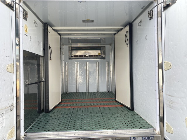 三菱ふそうキャンター冷凍車（冷蔵車）小型（2t・3t）[写真06]