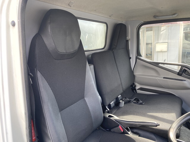 三菱ふそうキャンター冷凍車（冷蔵車）小型（2t・3t）[写真09]