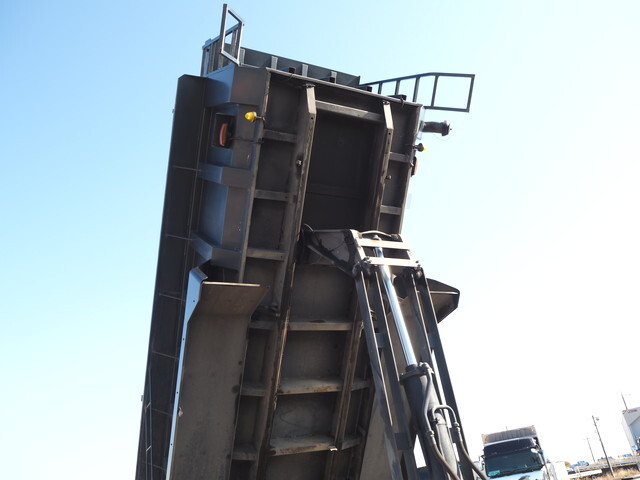 いすゞフォワード汚泥吸引車増トン（6t・8t）[写真12]