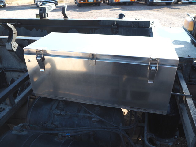 いすゞフォワード汚泥吸引車増トン（6t・8t）[写真15]