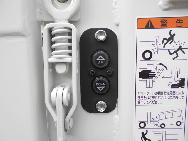 三菱ふそうキャンターダブルキャブ（Wキャブ）小型（2t・3t）[写真12]