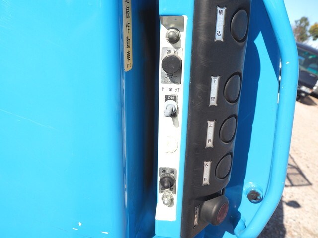 三菱ふそうファイターパッカー車（塵芥車）中型（4t）[写真19]