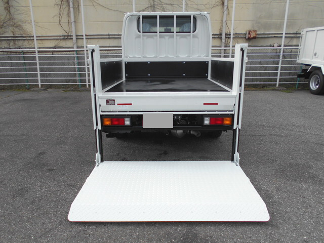 三菱ふそうキャンターダブルキャブ（Wキャブ）小型（2t・3t）[写真10]