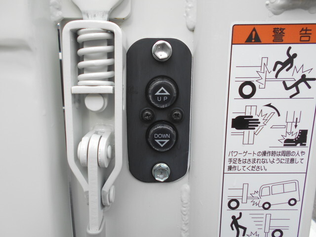 三菱ふそうキャンターダブルキャブ（Wキャブ）小型（2t・3t）[写真12]