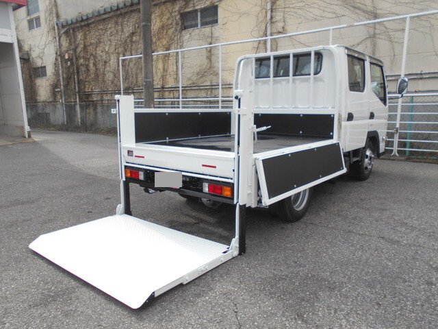 三菱ふそうキャンターダブルキャブ（Wキャブ）小型（2t・3t）[写真09]