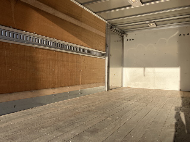 いすゞエルフアルミバン小型（2t・3t）[写真12]