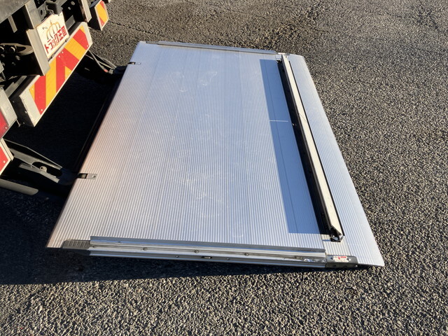 いすゞエルフアルミバン小型（2t・3t）[写真18]