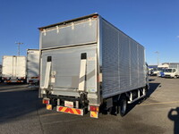 いすゞエルフアルミバン小型（2t・3t）[写真02]