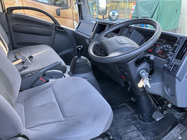 いすゞエルフアルミバン小型（2t・3t）[写真35]