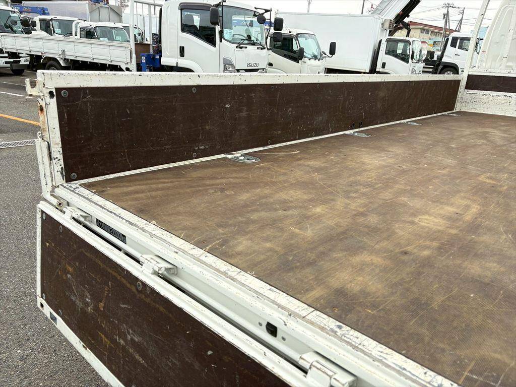 日野デュトロ平ボディ小型（2t・3t）[写真09]