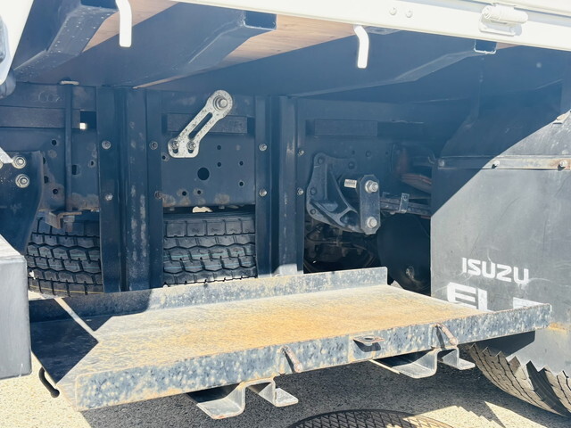 いすゞエルフ平ボディ小型（2t・3t）[写真11]