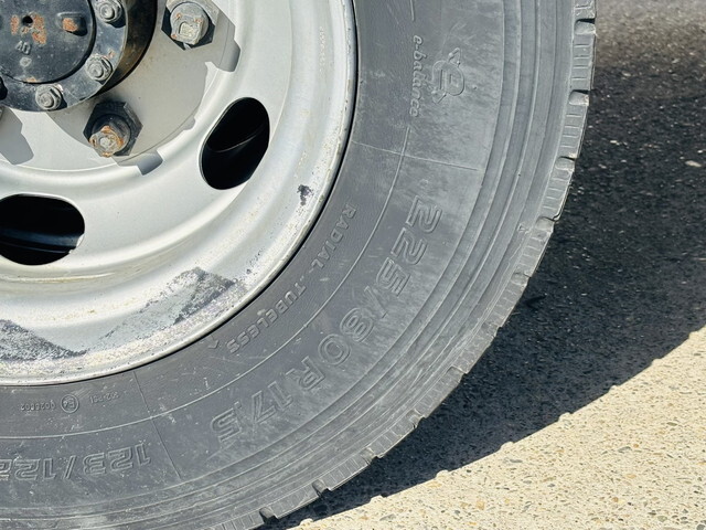 いすゞエルフ平ボディ小型（2t・3t）[写真12]