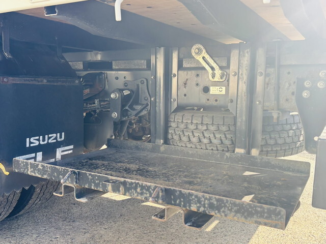 いすゞエルフ平ボディ小型（2t・3t）[写真16]