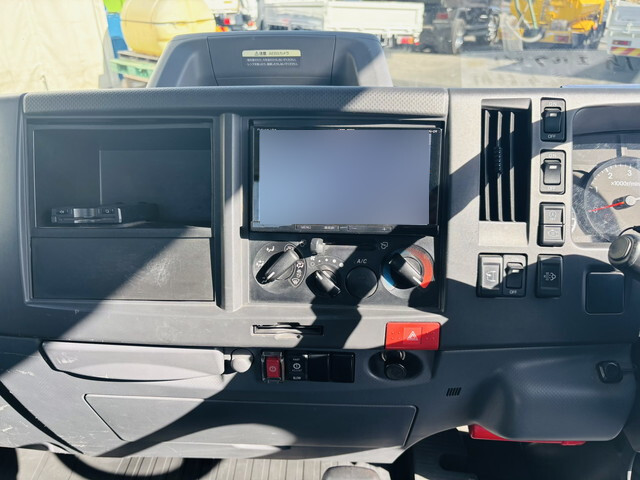 いすゞエルフ平ボディ小型（2t・3t）[写真32]