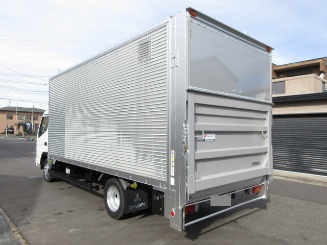 三菱ふそうキャンターアルミバン小型（2t・3t）[写真02]