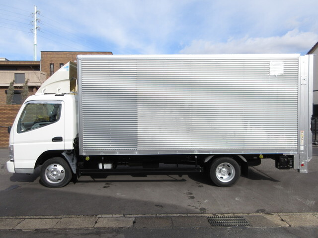 三菱ふそうキャンターアルミバン小型（2t・3t）[写真28]