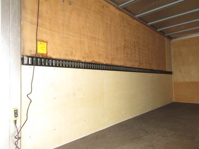 三菱ふそうキャンターアルミバン小型（2t・3t）[写真32]