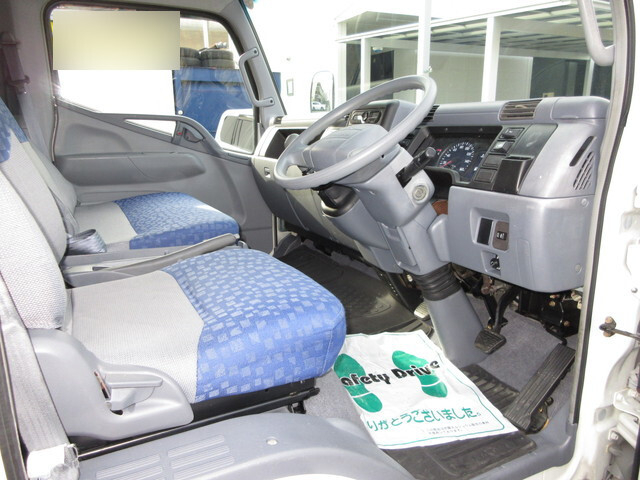 三菱ふそうキャンターアルミバン小型（2t・3t）[写真05]