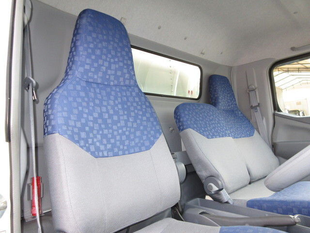 三菱ふそうキャンターアルミバン小型（2t・3t）[写真08]