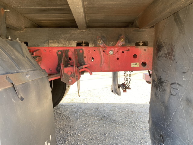 UDトラックスコンドル平ボディ中型（4t）[写真13]