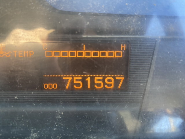 UDトラックスコンドル平ボディ中型（4t）[写真19]