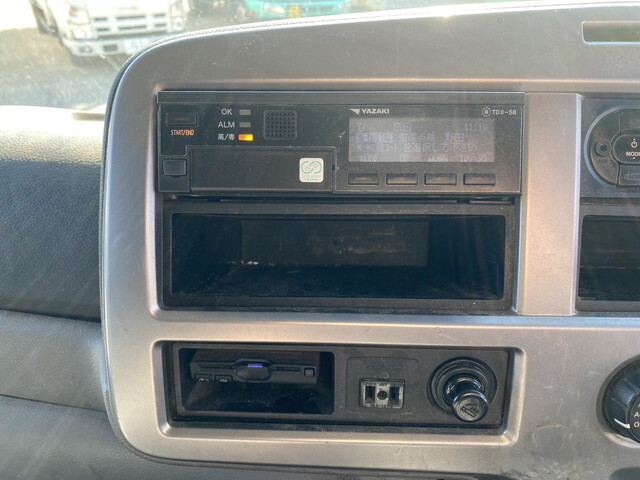 UDトラックスコンドル平ボディ中型（4t）[写真22]