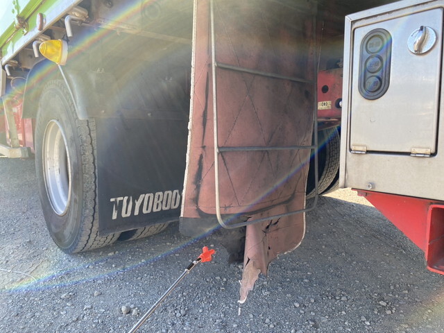 UDトラックスコンドル平ボディ中型（4t）[写真36]