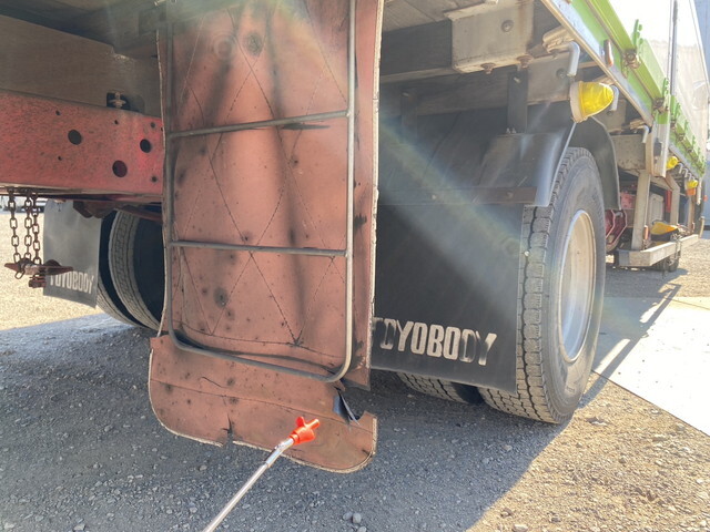 UDトラックスコンドル平ボディ中型（4t）[写真37]