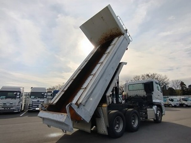 三菱ふそうスーパーグレートダンプ大型（10t）[写真02]