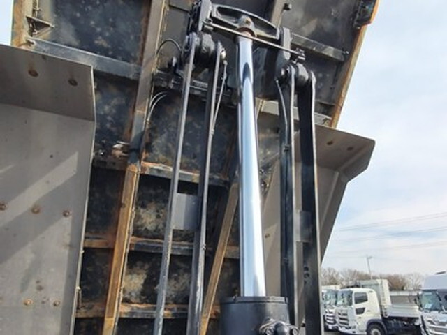 三菱ふそうスーパーグレートダンプ大型（10t）[写真07]