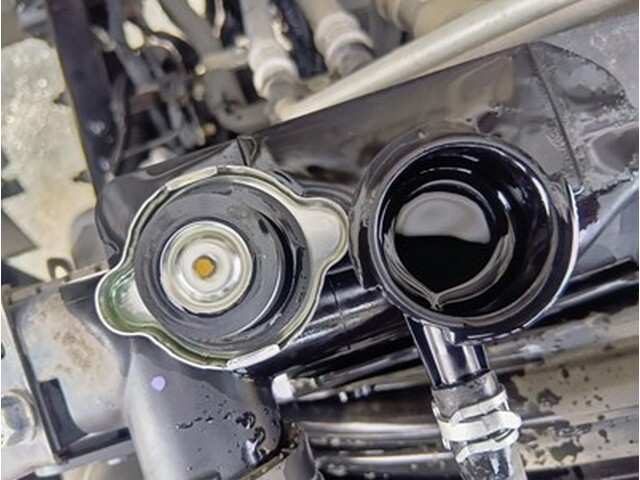 いすゞフォワードコンテナ専用車中型（4t）[写真18]