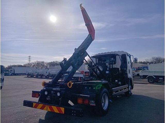 いすゞフォワードコンテナ専用車中型（4t）[写真02]