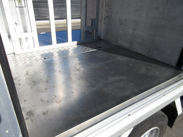 日野デュトロボトルバン小型（2t・3t）[写真17]