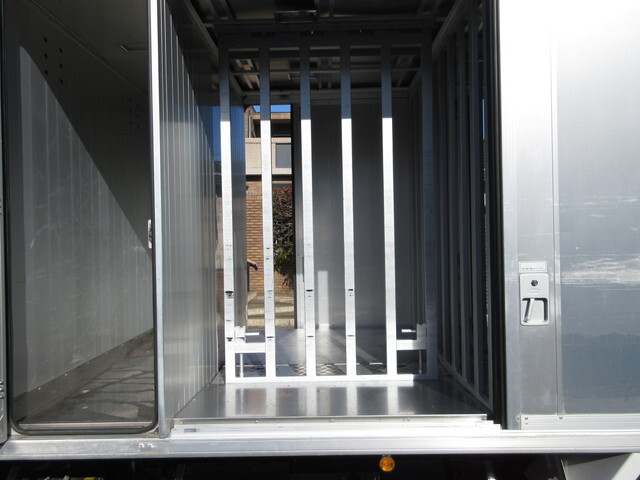 日野デュトロボトルバン小型（2t・3t）[写真18]