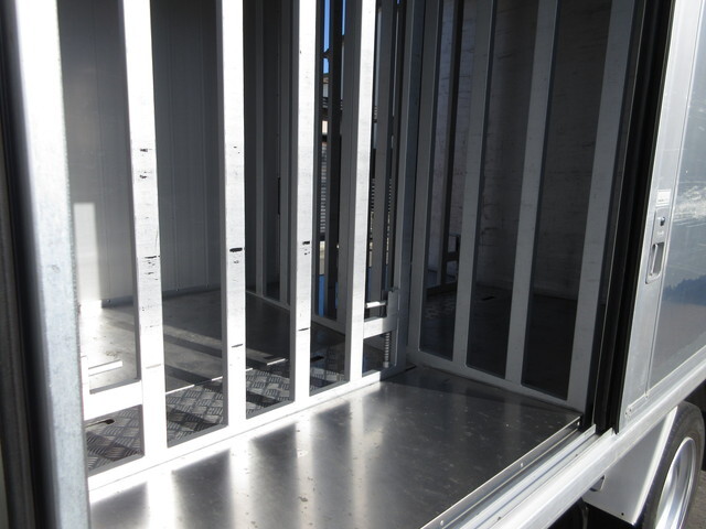 日野デュトロボトルバン小型（2t・3t）[写真19]