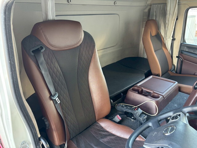 日野プロフィアコンテナ専用車大型（10t）[写真12]