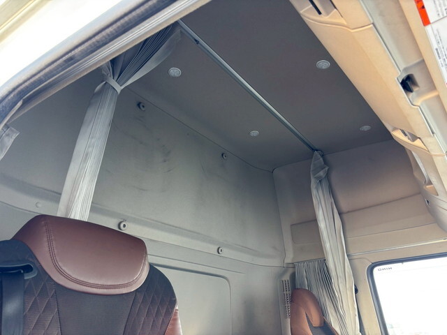 日野プロフィアコンテナ専用車大型（10t）[写真13]