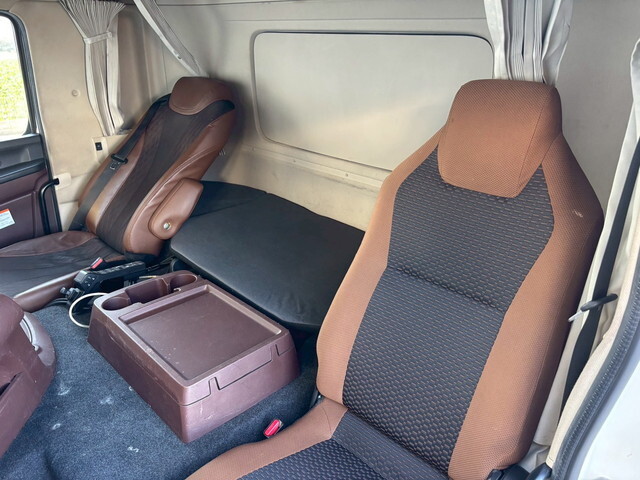 日野プロフィアコンテナ専用車大型（10t）[写真18]