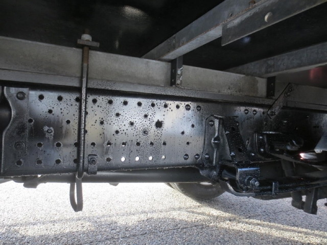 いすゞエルフ冷凍車（冷蔵車）小型（2t・3t）[写真14]