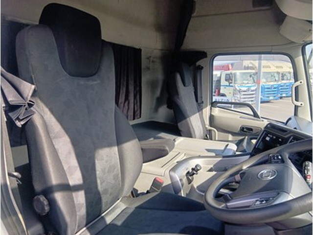 UDトラックスクオンアルミウイング大型（10t）[写真21]