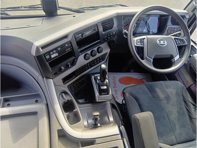 UDトラックスクオンアルミウイング大型（10t）[写真24]